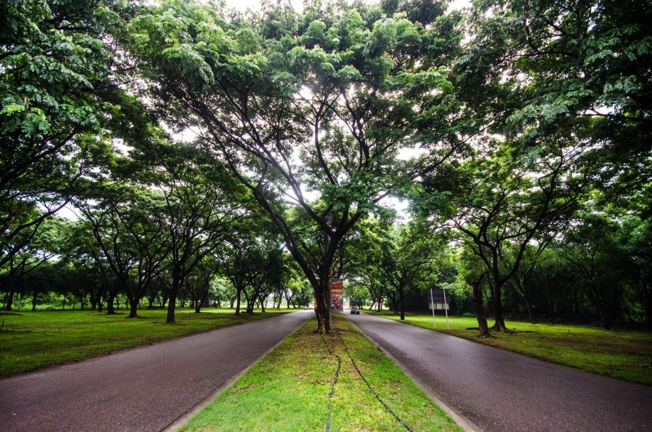 Tawa Ravadee Resort Prachinburi, A Member Of Worldhotels Distinctive Si Maha Phot Екстер'єр фото
